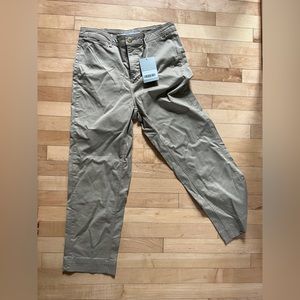 Everlane khakis cropped